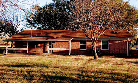 3 BEDROOMS&nbsp; |&nbsp; 2 FULL BATHS&nbsp; |&nbsp; 1,721 SQ FT&nbsp; |&nbsp; .27 ACRE HEATING: GAS HEATING: GAS AMENETIES / APPLIANCES: Dishwasher, Stove / Oven Hardwood Flo