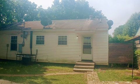3 BEDROOMS&nbsp; |&nbsp; 2 FULL BATHS&nbsp; |&nbsp; 1,721 SQ FT&nbsp; |&nbsp; .27 ACRE HEATING: GAS HEATING: GAS AMENETIES / APPLIANCES: Dishwasher, Stove / Oven Hardwood Flo