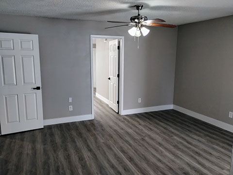 3 BEDROOMS&nbsp; |&nbsp; 2 FULL BATHS&nbsp; |&nbsp; 1,721 SQ FT&nbsp; |&nbsp; .27 ACRE HEATING: GAS HEATING: GAS AMENETIES / APPLIANCES: Dishwasher, Stove / Oven Hardwood Flo