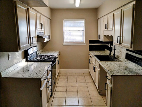 3 BEDROOMS&nbsp; |&nbsp; 2 FULL BATHS&nbsp; |&nbsp; 1,721 SQ FT&nbsp; |&nbsp; .27 ACRE HEATING: GAS HEATING: GAS AMENETIES / APPLIANCES: Dishwasher, Stove / Oven Hardwood Flo
