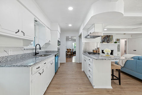 3 BEDROOMS&nbsp; |&nbsp; 2 FULL BATHS&nbsp; |&nbsp; 1,721 SQ FT&nbsp; |&nbsp; .27 ACRE HEATING: GAS HEATING: GAS AMENETIES / APPLIANCES: Dishwasher, Stove / Oven Hardwood Flo